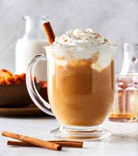 imagen café con leche, calabaza y especias